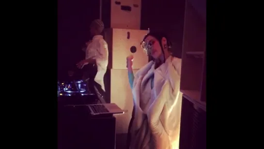 Bjork DJ-set at Fashion Week, London, 16-Sept-2017 (clip)