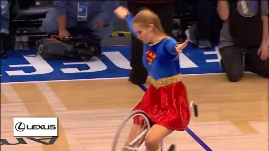 NBA Halftimeshow Dallas Mavericks - Viola Brand - Supergirl on Bike