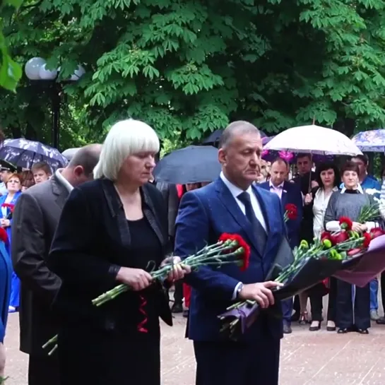 В Луганске почтили память погибших в результате авиаудара ВСУ {2.06.2020}