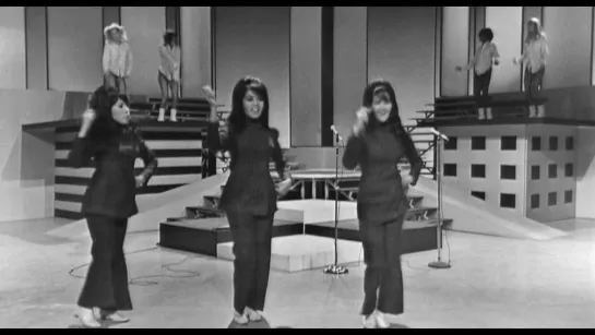 The Ronettes - Be My Baby   Shout.