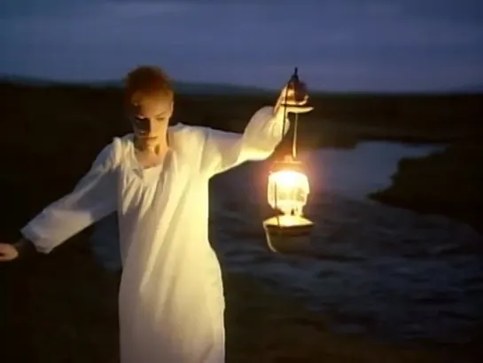 Eurythmics, Annie Lennox, Dave Stewart - Here Comes The Rain Again.