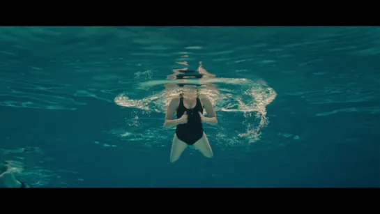 Anne Hathaway in a Swimsuit - One Day (2011)