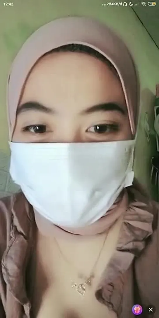 jilbab live sambil nenen