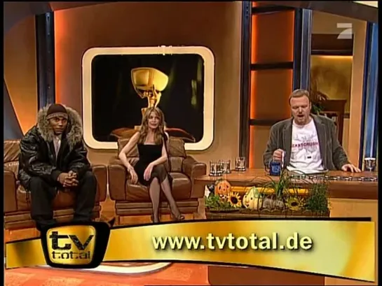 Kylie Minogue At TV Total (25.11.2004)