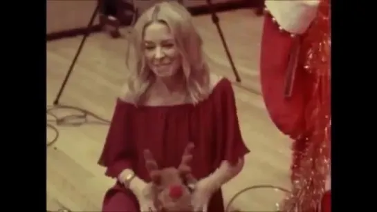 Kylie Minogue - Christmas Isn't Christmas 'Til You Get Here (Studio Video)