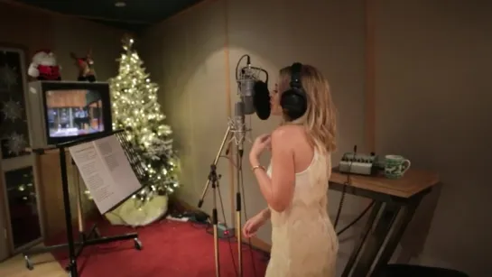 Kylie Minogue - It's The Most Wonderful Time Of The Year (Studio Video)