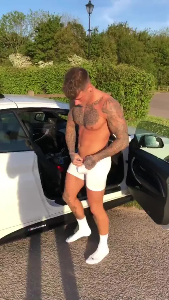 Lewis flint  (@Lewis_flint) https://www.instagram.com/drivedoed