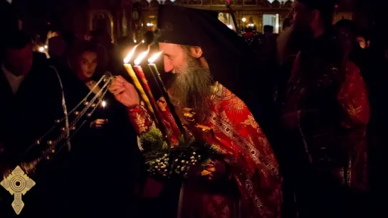 «Радуйтеся, Бог воскрес! Мир сотряс Он до небес».