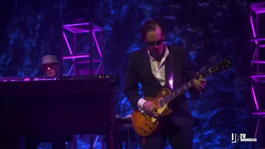 Joe Bonamassa Official -  Midnight Blues  - Beacon Theatre Live From New York