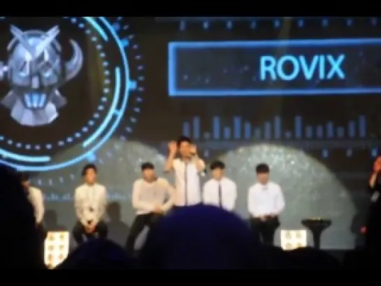 [fancam] 131020 VIXX FIRST GLOBAL SHOWCASE 'MILKY WAY' IN MALAYSIA - Hyuk doing 'Gwiyomi Player'