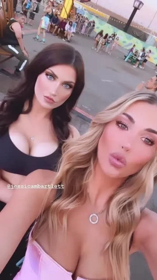 Kiki Passo (kikipasso) 💋 Jessica Bartlett (jessicambartlett)