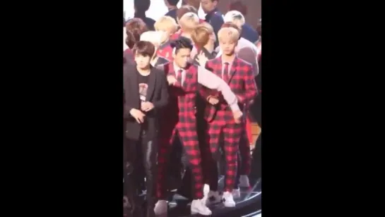 151231 MBC Gayo Daejejeon VIXX Ken and BTS Jin dancing together