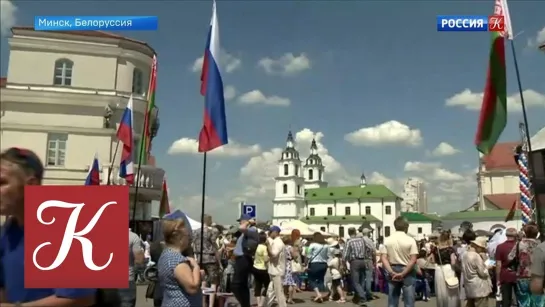 Новости культуры с Владиславом Флярковским - Столица Белоруссии отмечала накануне День многонациональной России. Новости культуры с В. Флярковс…