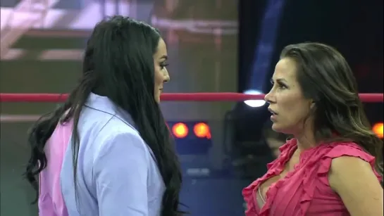 DeonnaPurrazzo is here to send Mickie James a message!