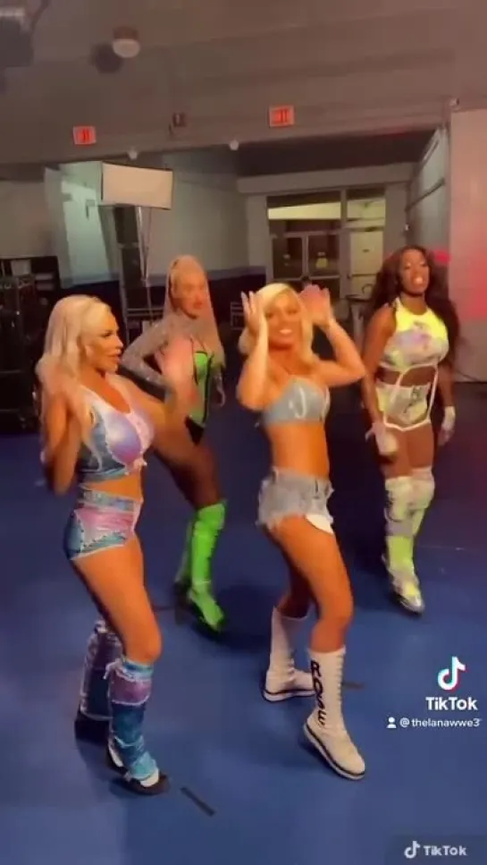 CJ Perry/Lana instagram.Lana,Dana,Naiomi,Mandy "Let's Go!!!" Dancing (07.05.2021)