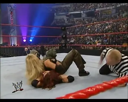 Lita(c) vs Trish Stratus(WWE New Years Revolution 09.01.2005)