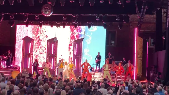 Get Outta My Way (Hampton Court Palace Festival 20.06.2019)