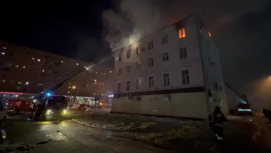 Дом полыхает в Орехово-Зуеве