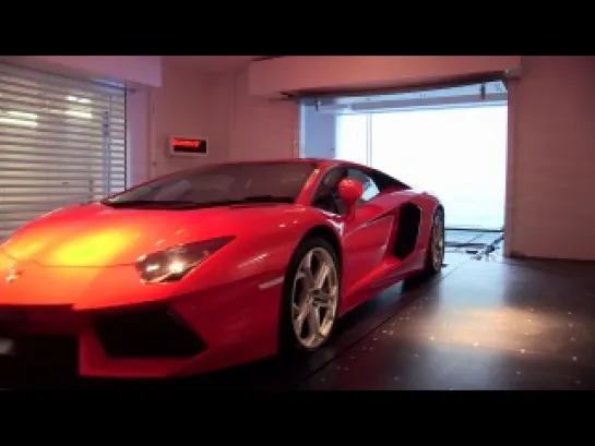 Parking a Lamborghini at a Sky Garage in Singapore" onkeypress="onCtrlEnter(event, cur.saveVideo)