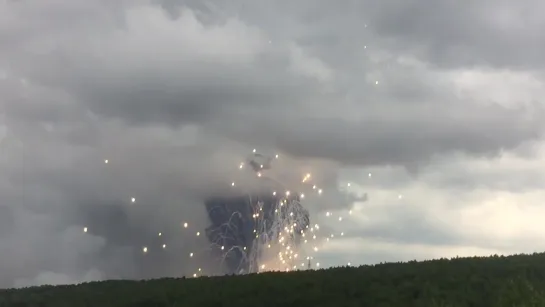 Момент взрыва боеприпасов