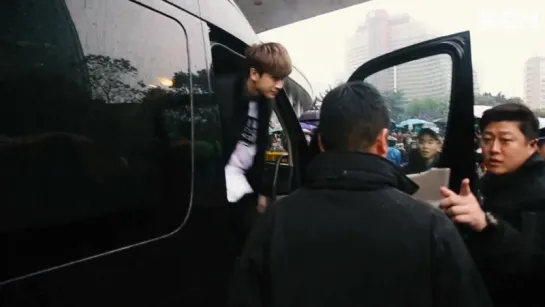 iKON - iKONTACT BEHIND THE STAGE IN SHANGHAI [рус. суб.]