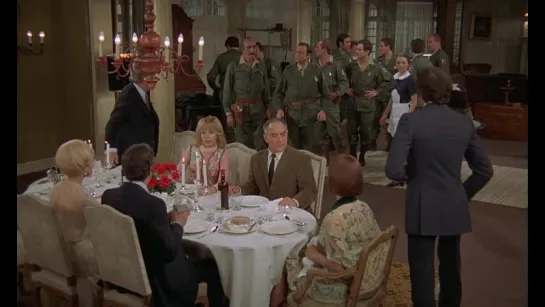 The Discreet Charm of the Bourgeoisie (1972) Luis Buñuel - subtitulada