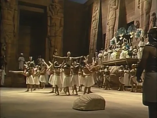 Aida (Aprile Millo, Plácido Domingo, Dolora Zajick, Sherrill Milnes; Metropolitain, James Levine, 1988)