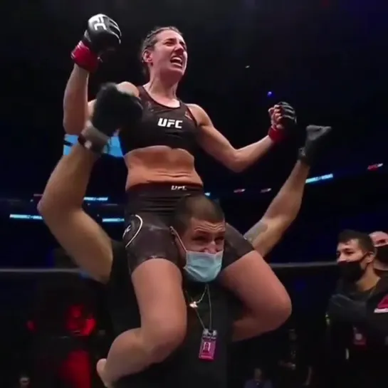 Marina Rodriguez def. Amanda Ribas TKO