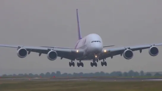 Airbus A380 - самый большой пассажирский лайнер в мире. История флагмана Airbus