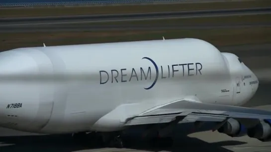 Boeing Dreamlifter - самый большой грузовой самолет