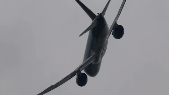 CRAZY Boeing 787 GO AROUND during a STORM at Amsterdam Schiphol