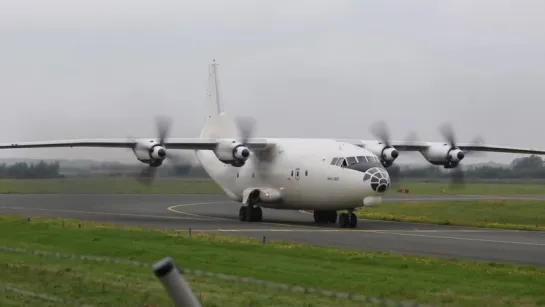 Smoking Antonovs - Antonov 12 Arrivals + waving Pilot (HD)