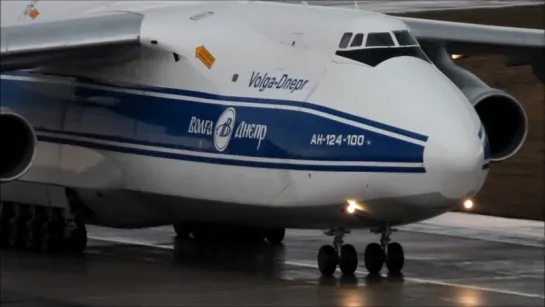 Volga Dnepr Antonov AN-124 arrival during a rain shower ⁄ Close-up taxing (HD)