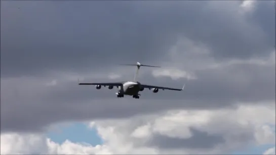 Go Around - Boeing C-17 Globemaster aborted Landing ( HD )