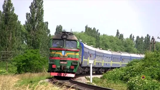 Обвал грунта в Черновицкой области - Движение поездов закрыто