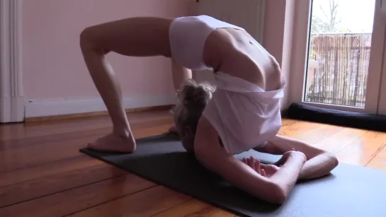 Йога - Yoga - The art of movement in locust pose, (chin - chest stand)