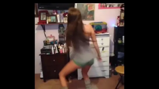 Girls Twerking Dancing and Shaking 2016