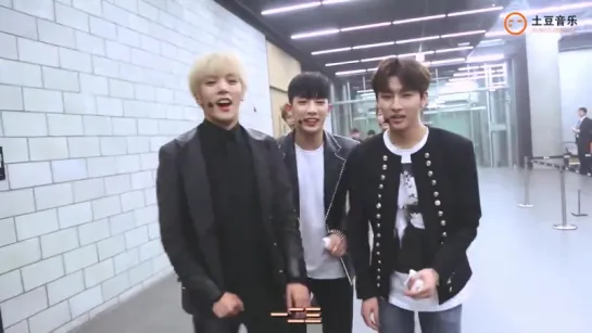 [RAW|VK][12.06.2015] Monsta X Backstage The Show