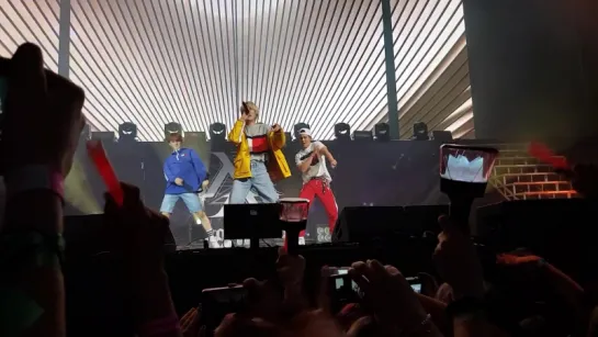 [Fancam][13.08.2017] The 1st World Tour: Beautiful in Moscow