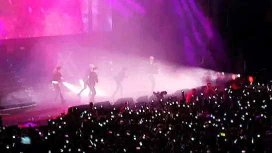 [Fancam][11.08.2017] The 1st World Tour: Beautiful in Berlin "Intro+Beautiful"