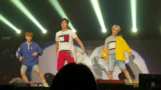 [Fancam][30.07.2017] The 1st World Tour: Beautiful in Bangkok  "24K magic"