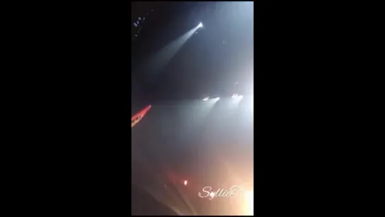 [Fancam][12.07.2017] The 1st World Tour: 'Beautiful' in Chicago Shownu (Takes fan Phone! )