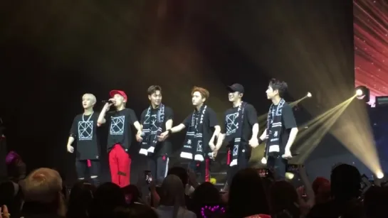 [Fancam][12.07.2017] The 1st World Tour: 'Beautiful' in Chicago (Monbebes and Monsta X final bows)