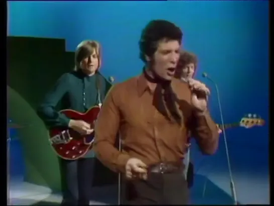 Tom Jones and The Moody Blues - It`s a Hang Up Baby - This is Tom Jones TV Show 1969