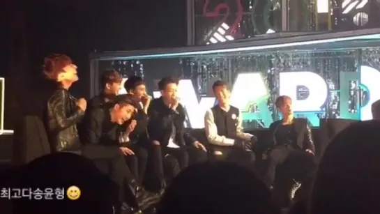 IKON LAUGHING THEIR ASSES OFF BCOS OF BYUNGJAES REACTION TO APINKS MR CHU