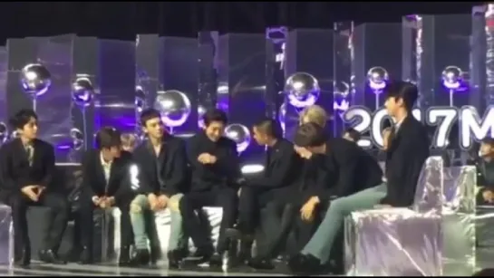 171202 Chanyeol  Kyungsoo Funny Moment @ Melon Music Award 2017