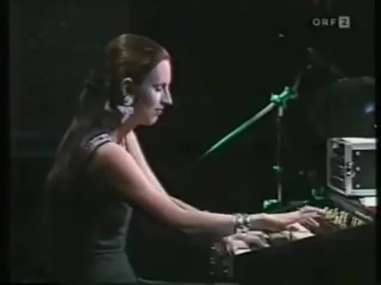 Barbara Dennerlein on Hammond B3 Organ - Very Hot Stuff