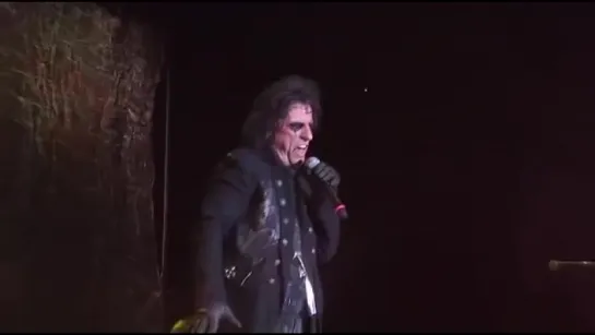 Alice Cooper-- Alice Coopers Halloween Night Of Fear 2011