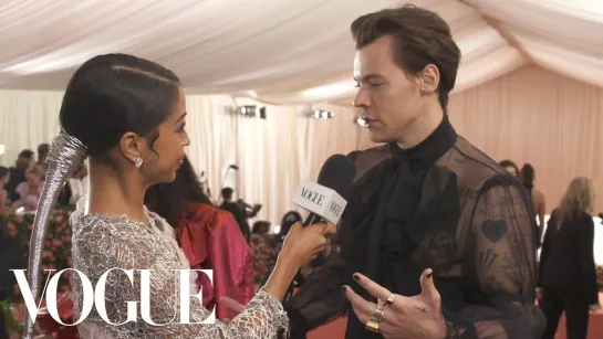 Harry Styles on His Sheer Gucci Outfit and Being Met Gala Co-Chair | Met Gala 2019 With Liza Koshy [RUS SUB]