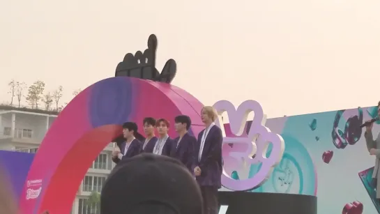 [fancam][11.01.2020] Red Carpet V Heartbeat Year End Party